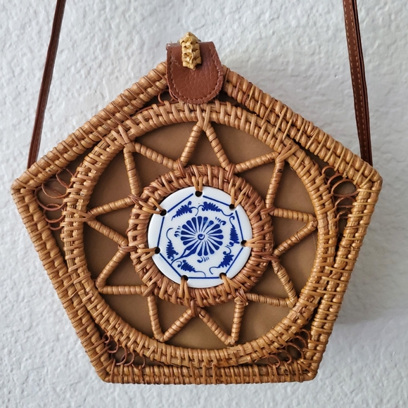 Porcelain Rattan CrossBody Bag - Picture 4 of 10